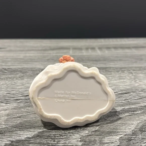 McDonald’s | Barbie: Romantic Bride Barbie (1992) - Vintage Happy Meal Toy - Picture 6 of 11